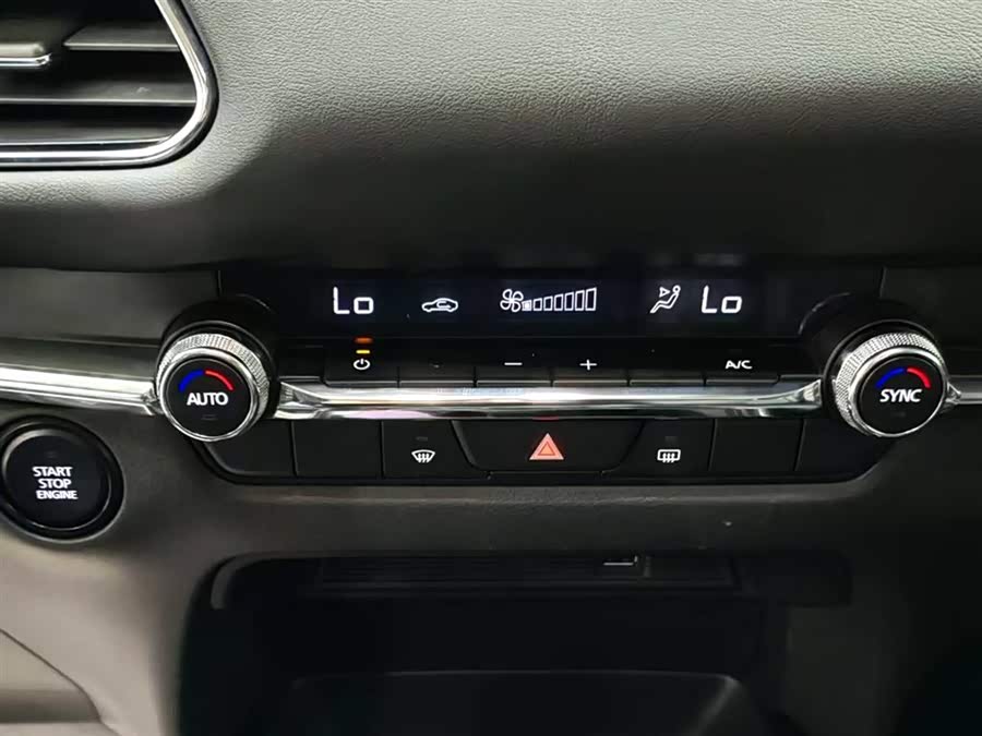 Mazda CX-30 2023 immagine di auto #22