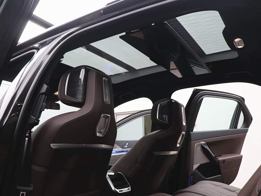 BMW 7 Series 2024 car image #22