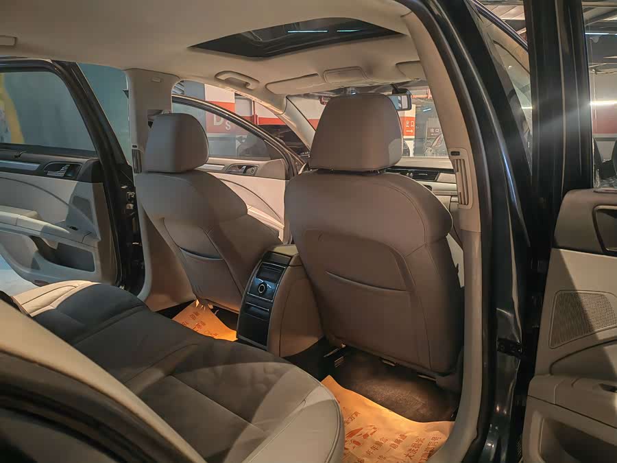 Skoda Superb 2010 car image #22