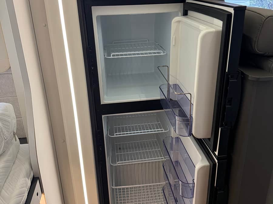 Ford Transit T8 2025 #22 Ford Transit T8 2025 car image #22