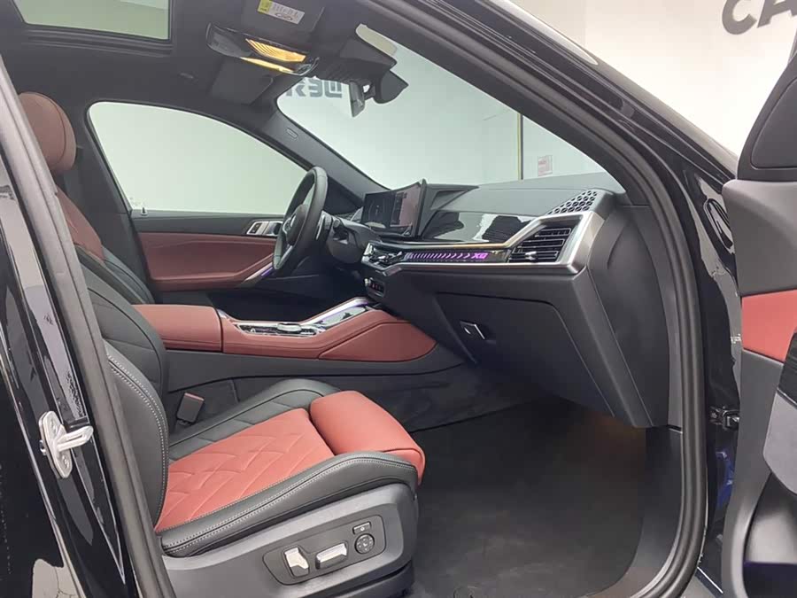 BMW X6 2021 car image #22