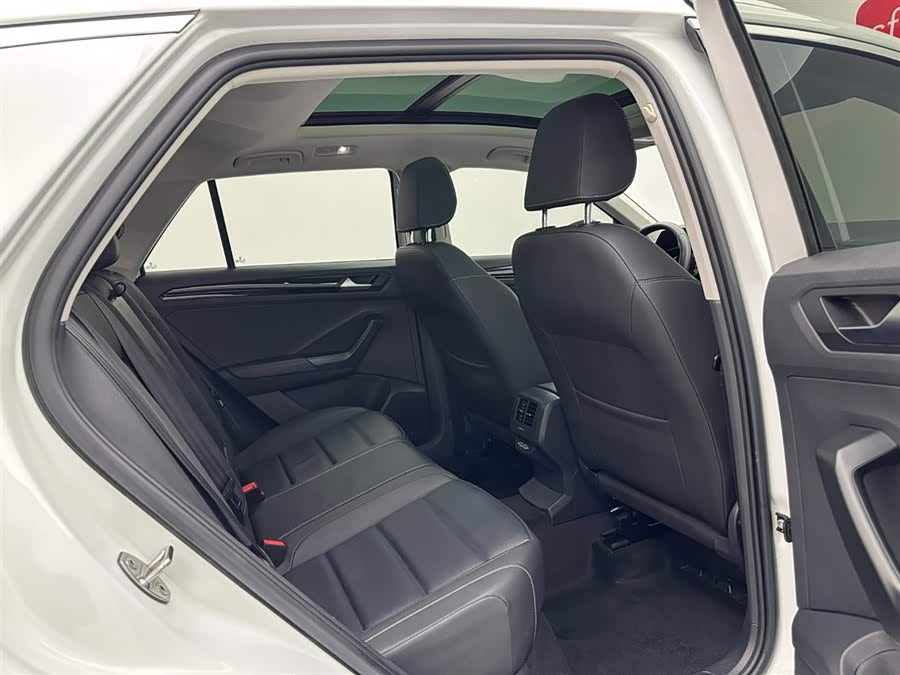 Volkswagen T-Roc 2020 car image #22