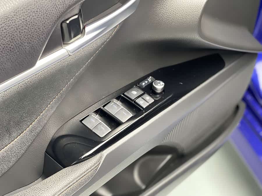 Toyota Camry 2023 immagine di auto #22