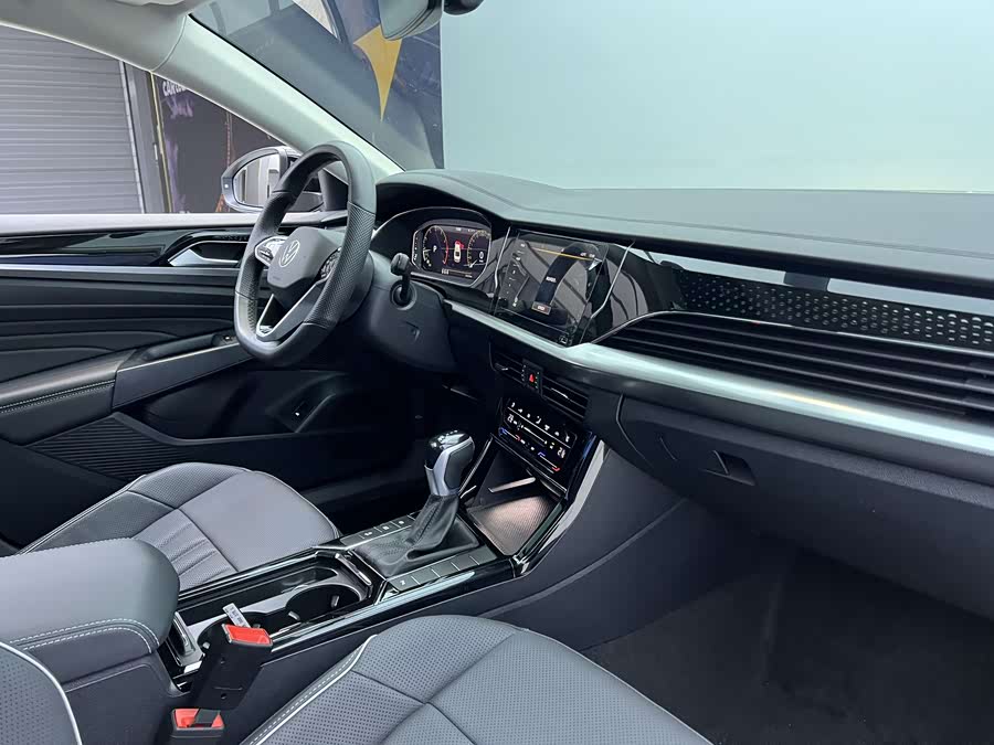 Volkswagen Passat 2024 immagine di auto #22