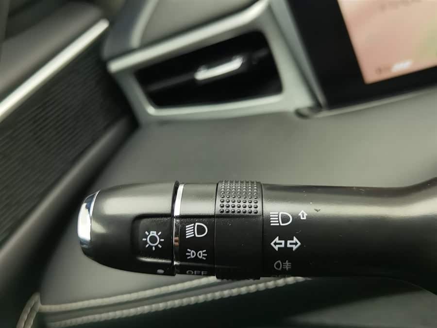 哪吒汽车 哪吒U 2022 #22 哪吒汽车 哪吒U 2022 汽车图片 #22