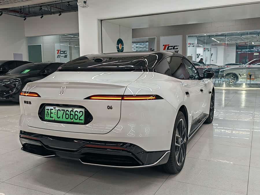 Avatr 06 2025 car image #22