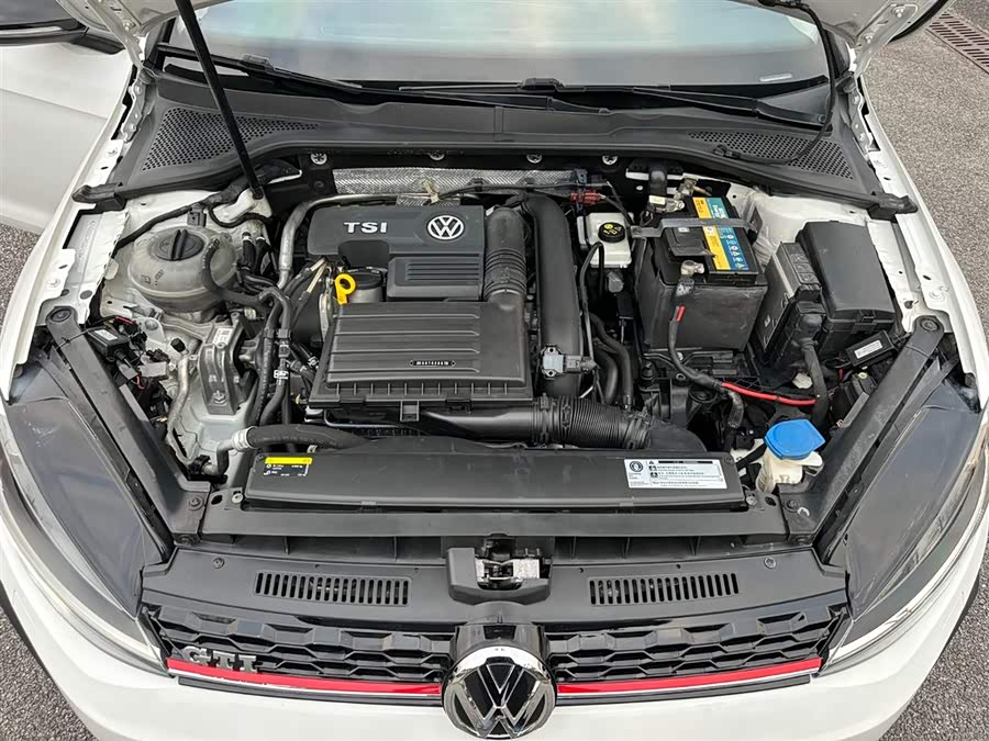 Volkswagen Golf 2019 car image #22