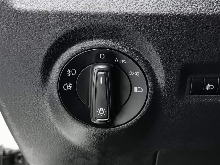 Skoda Fabia 2016 immagine di auto #22