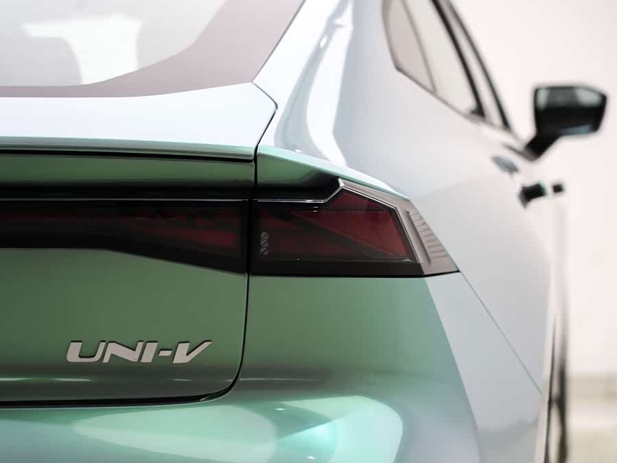 Changan UNI-V 2023 car image #22