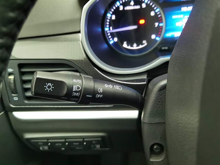 GEELY Emgrand 2017 car image #22