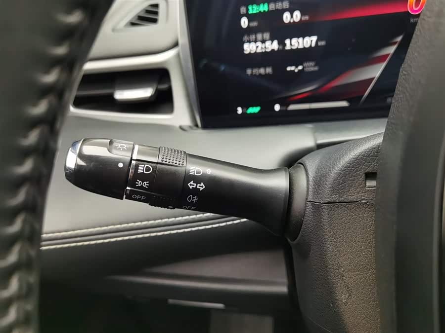 哪吒汽车 哪吒U 2021 汽车图片 #22