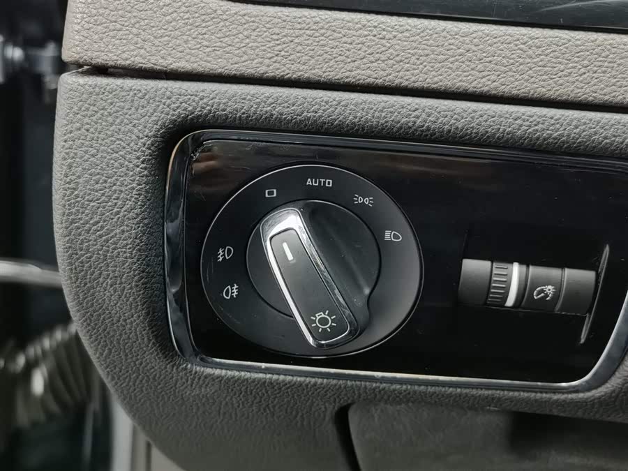 Skoda Superb Combi 2014 immagine di auto #22