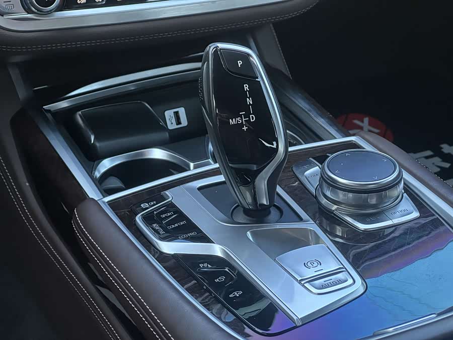 BMW 7 Series 2016 car image #22