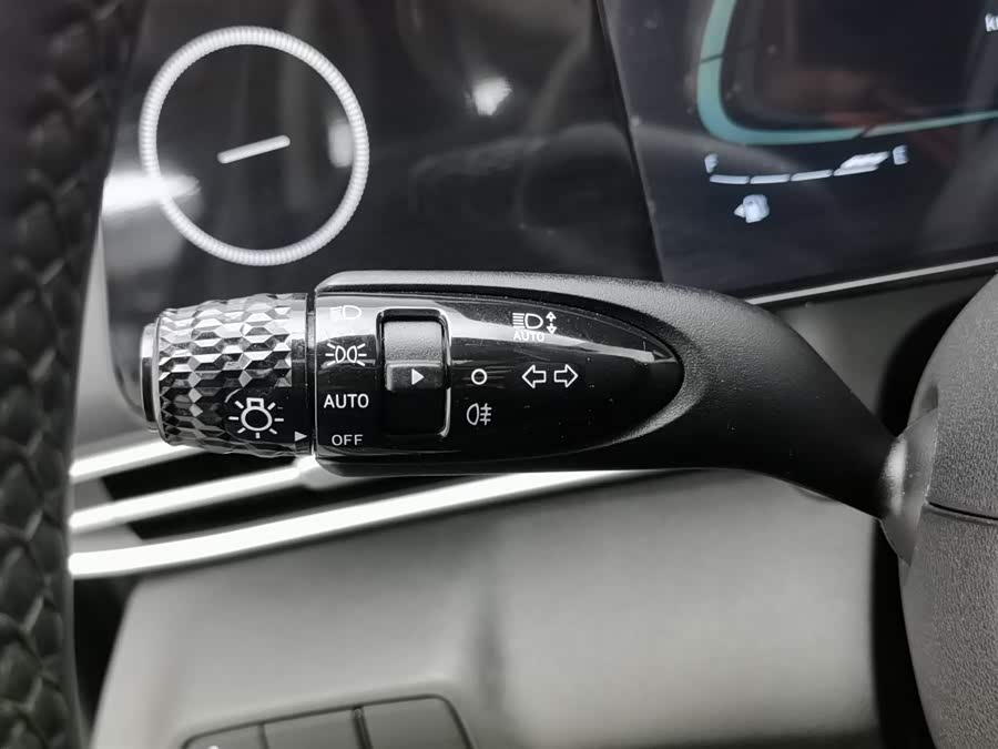 Hyundai Elantra 2023 immagine di auto #22