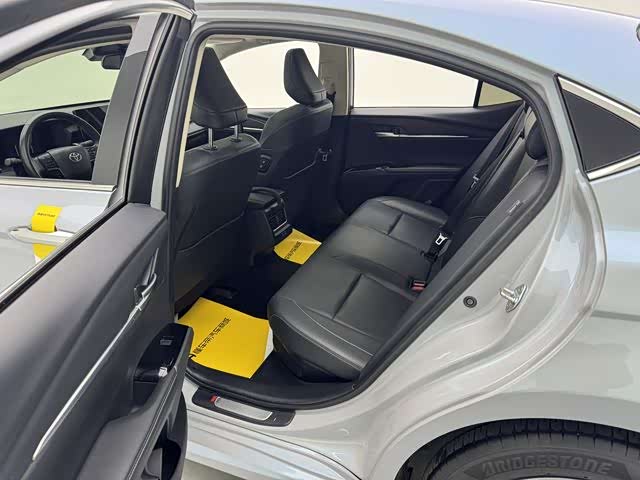 Toyota Camry 2024 immagine di auto #22