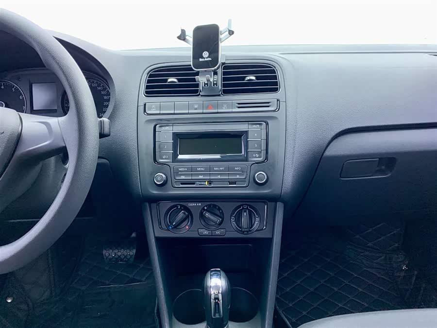 Volkswagen Polo 2019 immagine di auto #22