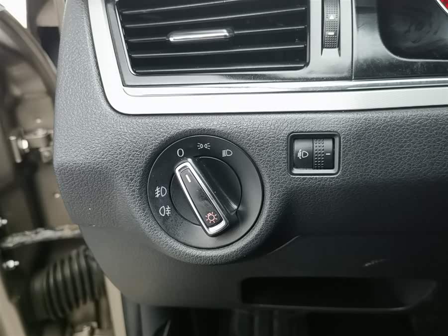 Volkswagen Bora 2013 immagine di auto #22