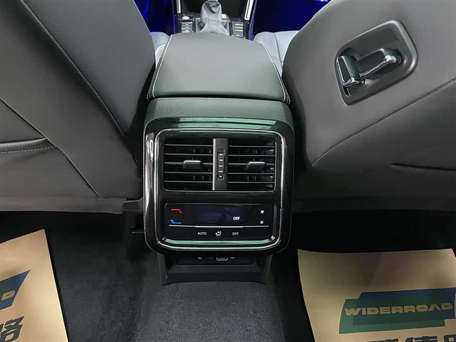 Volkswagen Passat 2023 car image #22