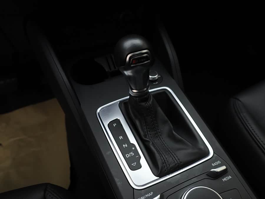 Audi Q2L 2021 car image #22