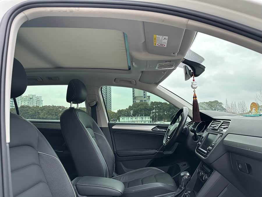 Volkswagen Tiguan L 2017 #22 Volkswagen Tiguan L 2017 car image #22