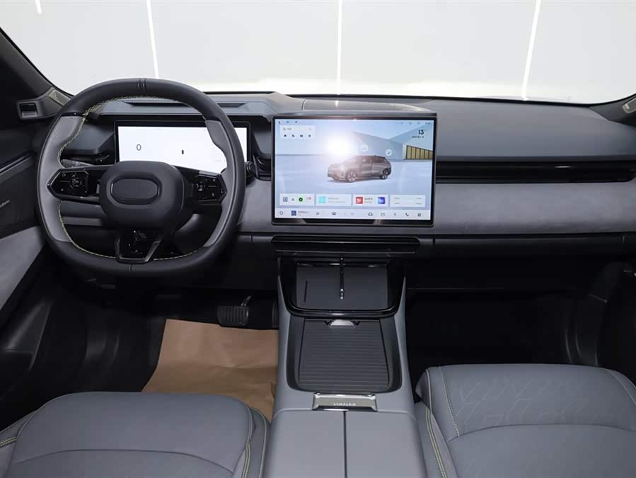 Lynk & Co 08 EM-P 2025 car image #22