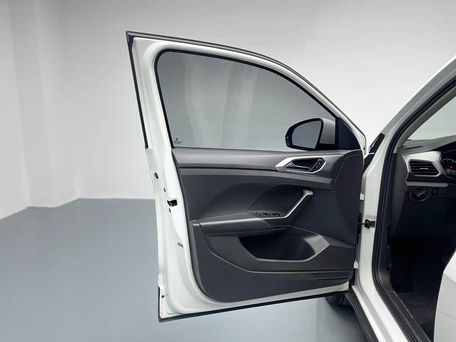 Volkswagen T-Cross 2021 car image #22