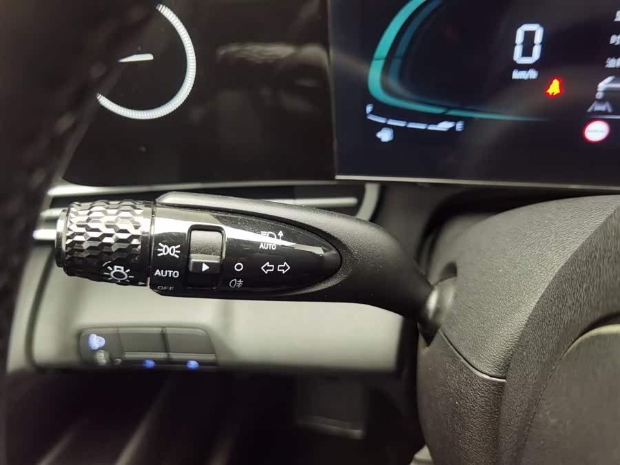 Hyundai Elantra 2023 immagine di auto #22