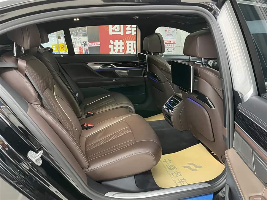 BMW 7 Series 2021 car image #22