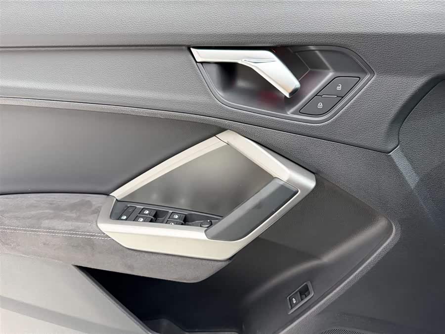 Audi Q3 2022 car image #22