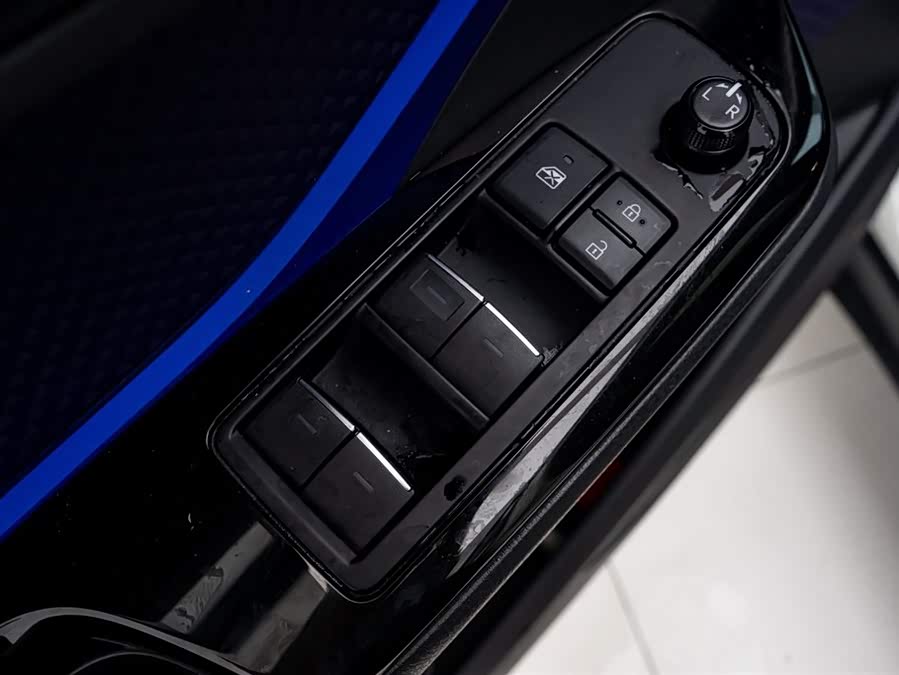Toyota C-HR 2021 car image #22