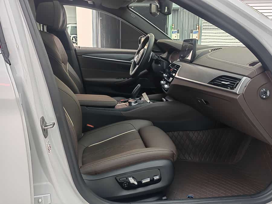BMW 5 Series 2024 car image #22