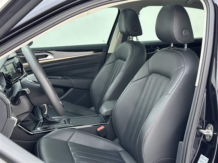 Volkswagen Passat 2020 изображение автомобиля #22