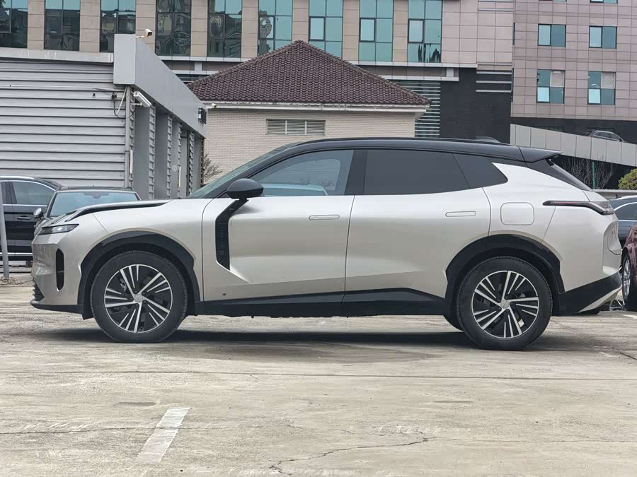 Lynk & Co 08 EM-P 2023 car image #22