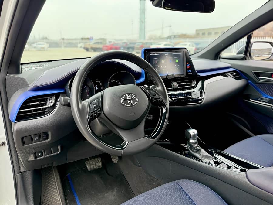 Toyota C-HR 2018 #22 Toyota C-HR 2018 car image #22