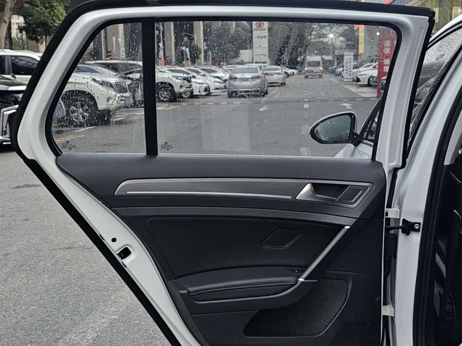 Volkswagen Golf 2016 car image #22