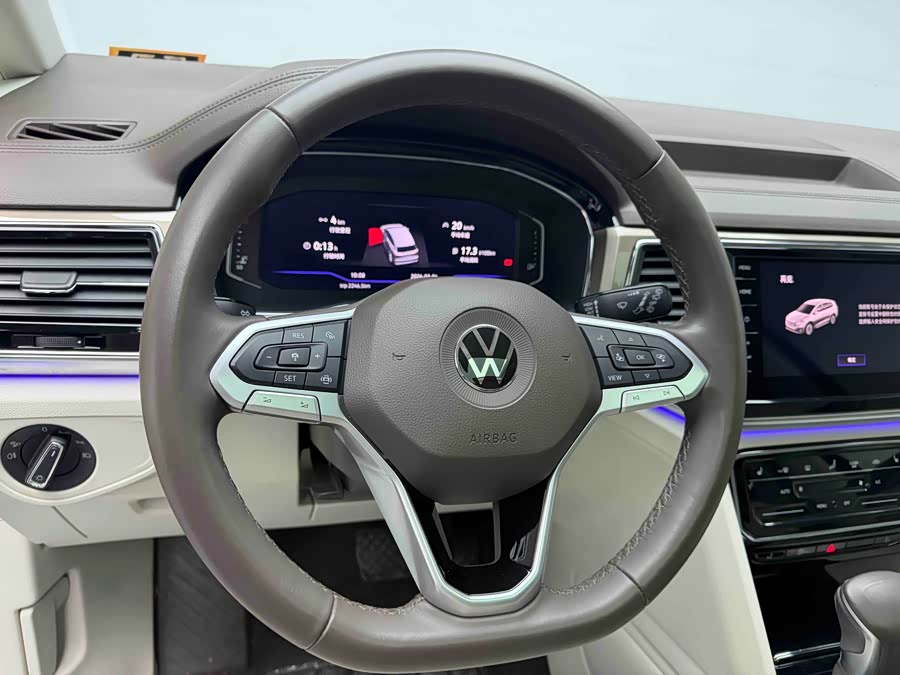 Volkswagen Viloran 2020 car image #22