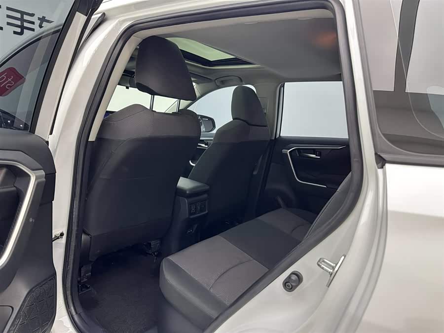 Toyota RAV4 2023 car image #22