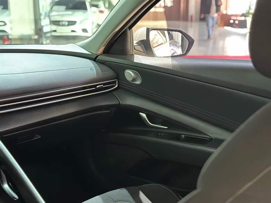 Hyundai Elantra 2021 immagine di auto #22