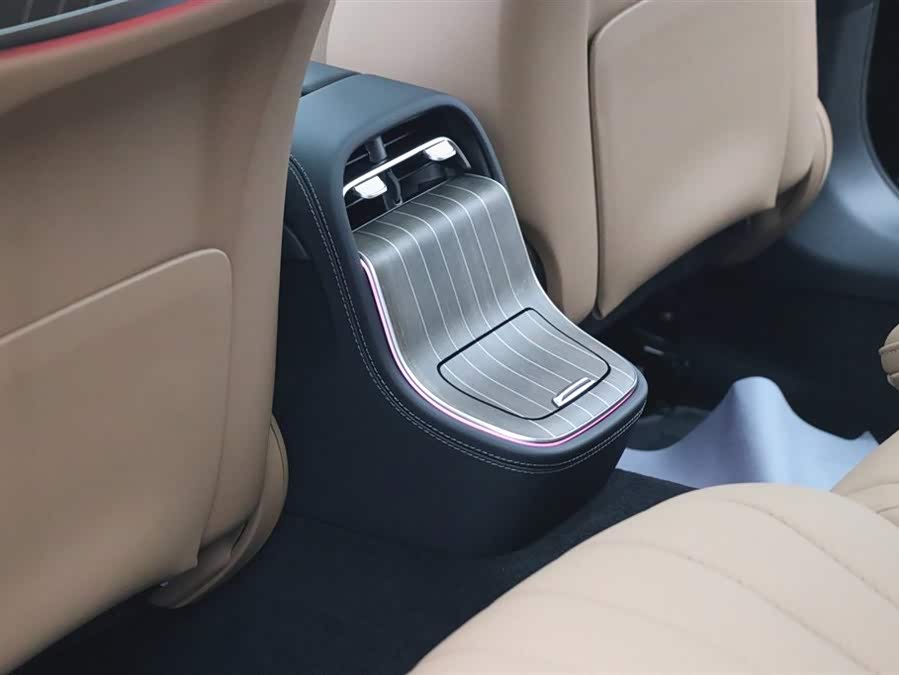 Mercedes-Benz E Class 2025 car image #22