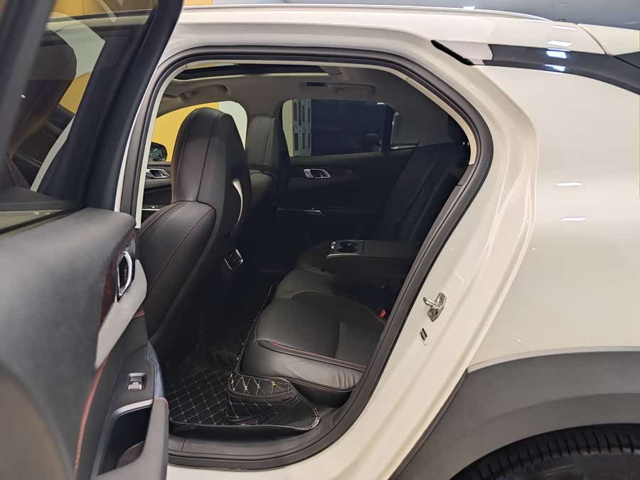 Lynk & Co 02 2019 #22 Lynk & Co 02 2019 car image #22