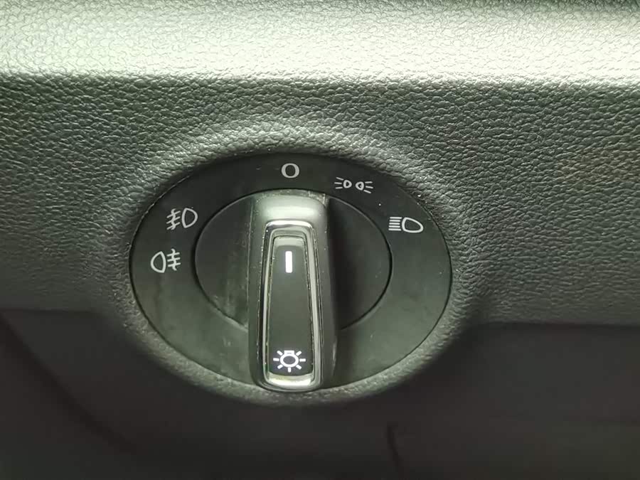 Volkswagen T-Roc 2019 car image #22