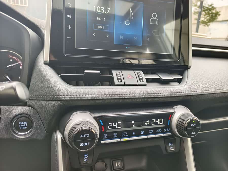 Toyota RAV4 2020 car image #22