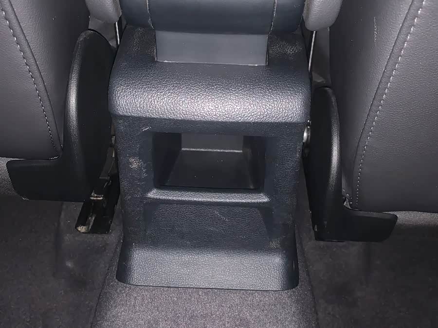 Audi Q2L 2021 car image #22