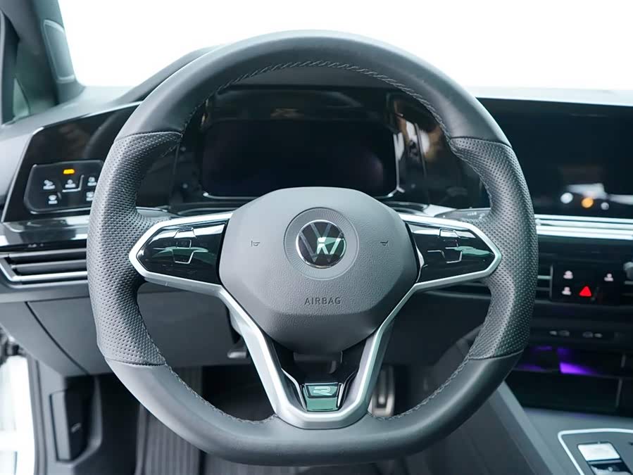 Volkswagen Golf 2022 car image #22