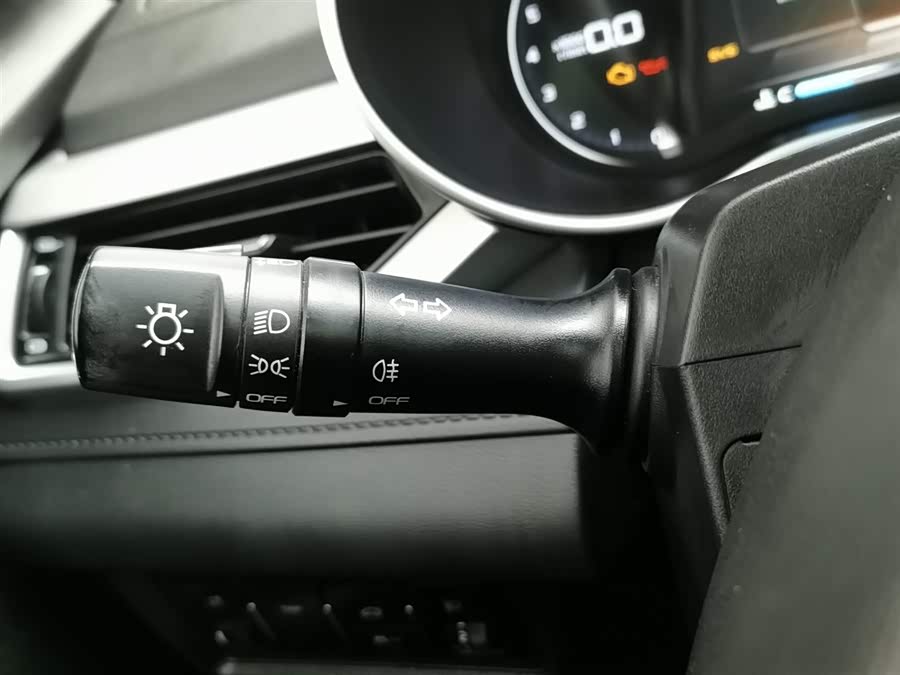 GEELY Emgrand 2018 car image #22