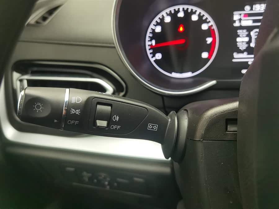 X70M 2022 car image #22