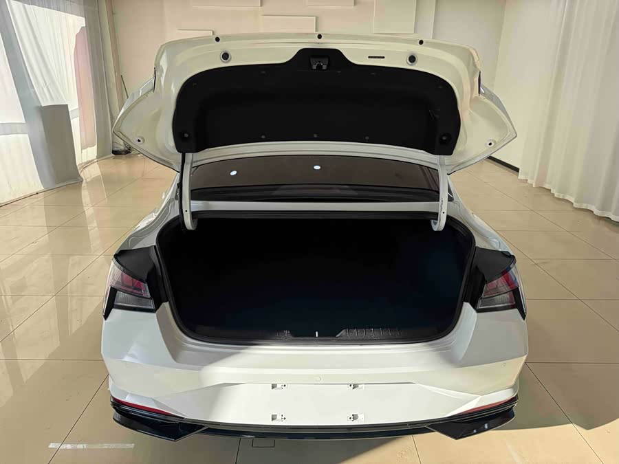 Hyundai Elantra 2021 immagine di auto #22