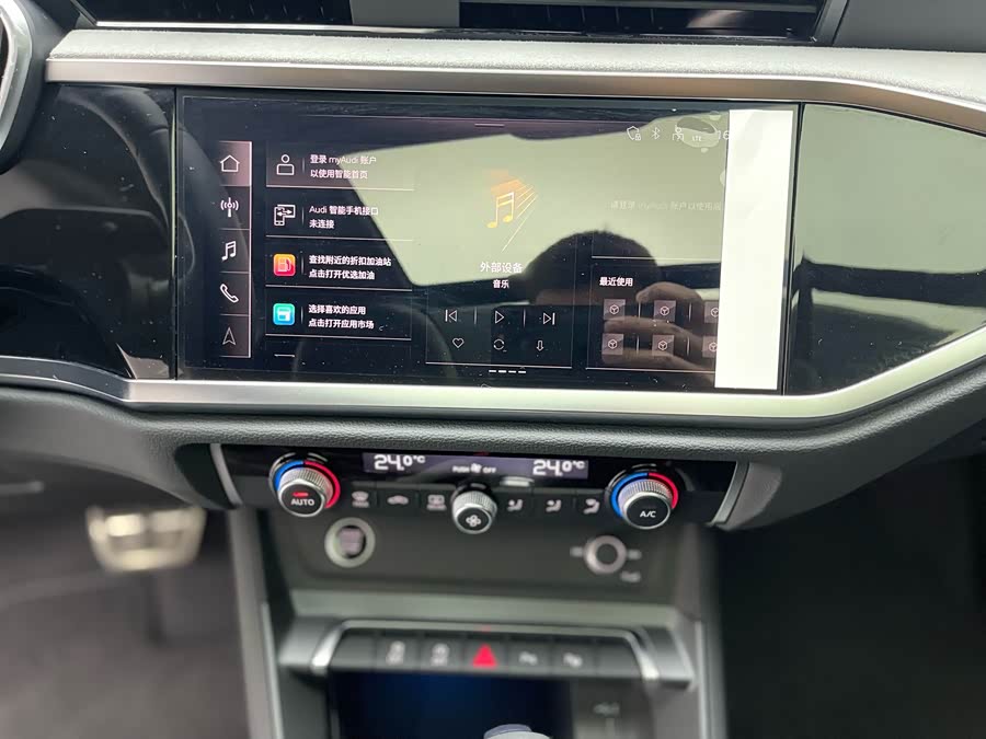 Audi Q3 2023 car image #22