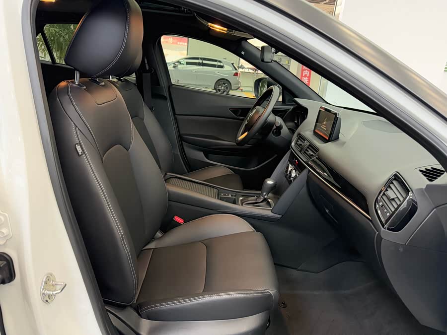 Mazda CX-4 2023 car image #22