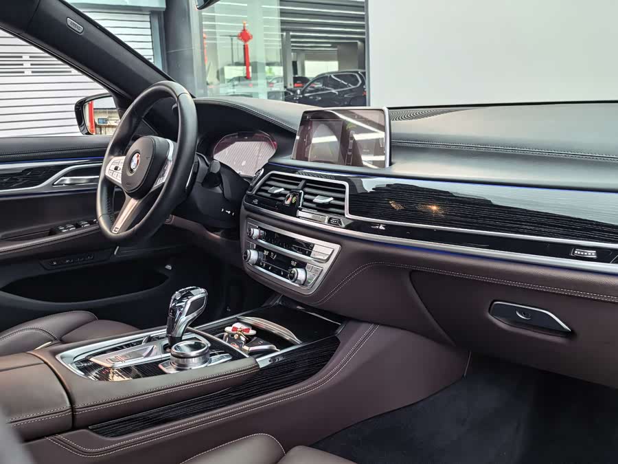 BMW 7 Series 2022 car image #22